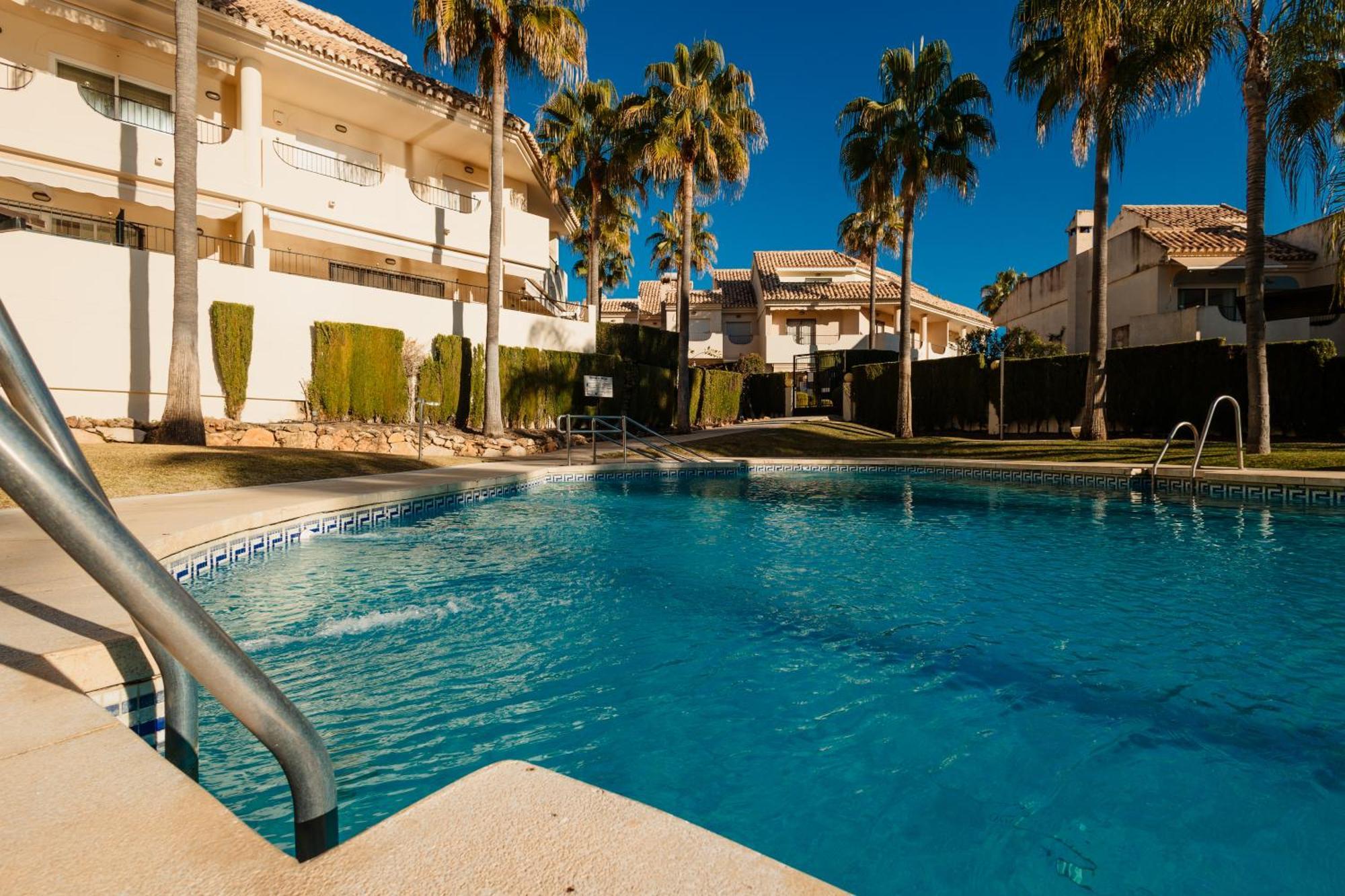 Appartement Front Line Townhouse With Sea Views And South Facing, In Costabella, Marbella