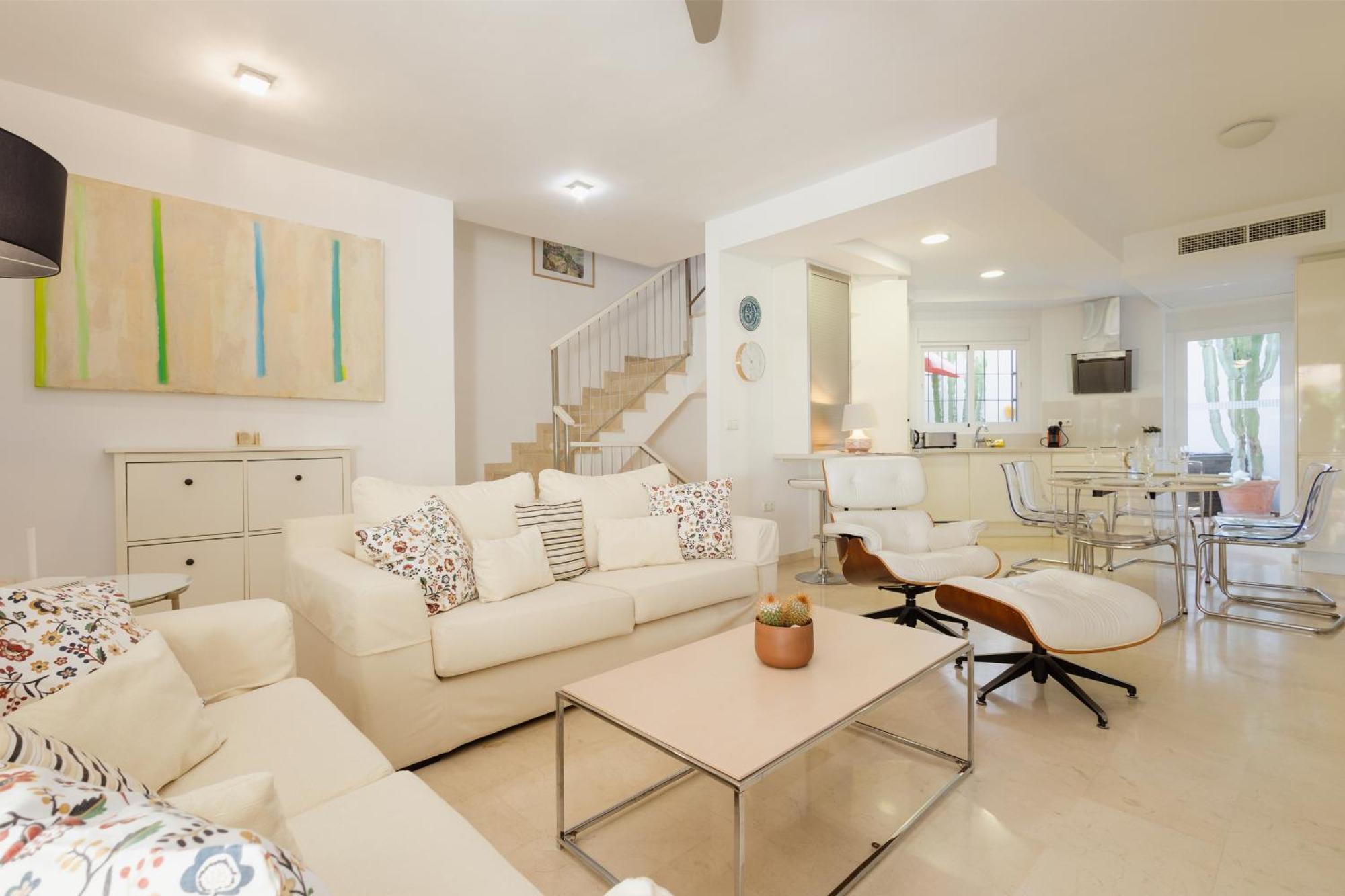 Appartement Front Line Townhouse With Sea Views And South Facing, In Costabella, Marbella