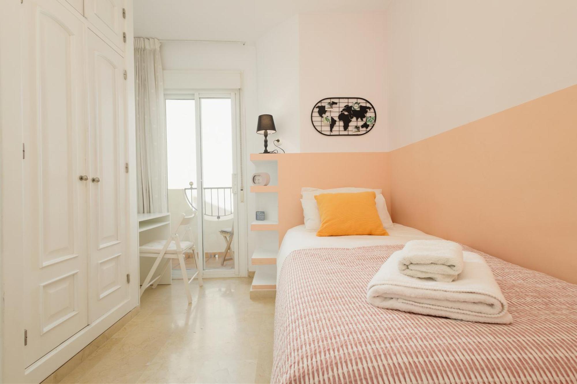 Front Line Townhouse With Sea Views And South Facing, In Costabella, Appartement