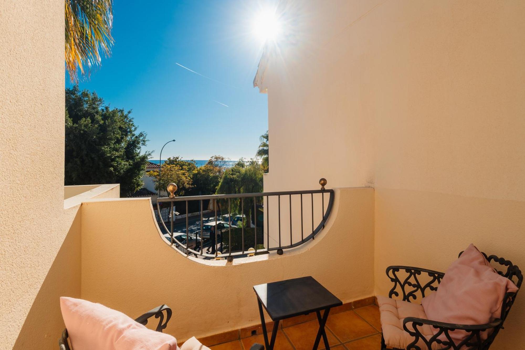 Appartement Front Line Townhouse With Sea Views And South Facing, In Costabella, *