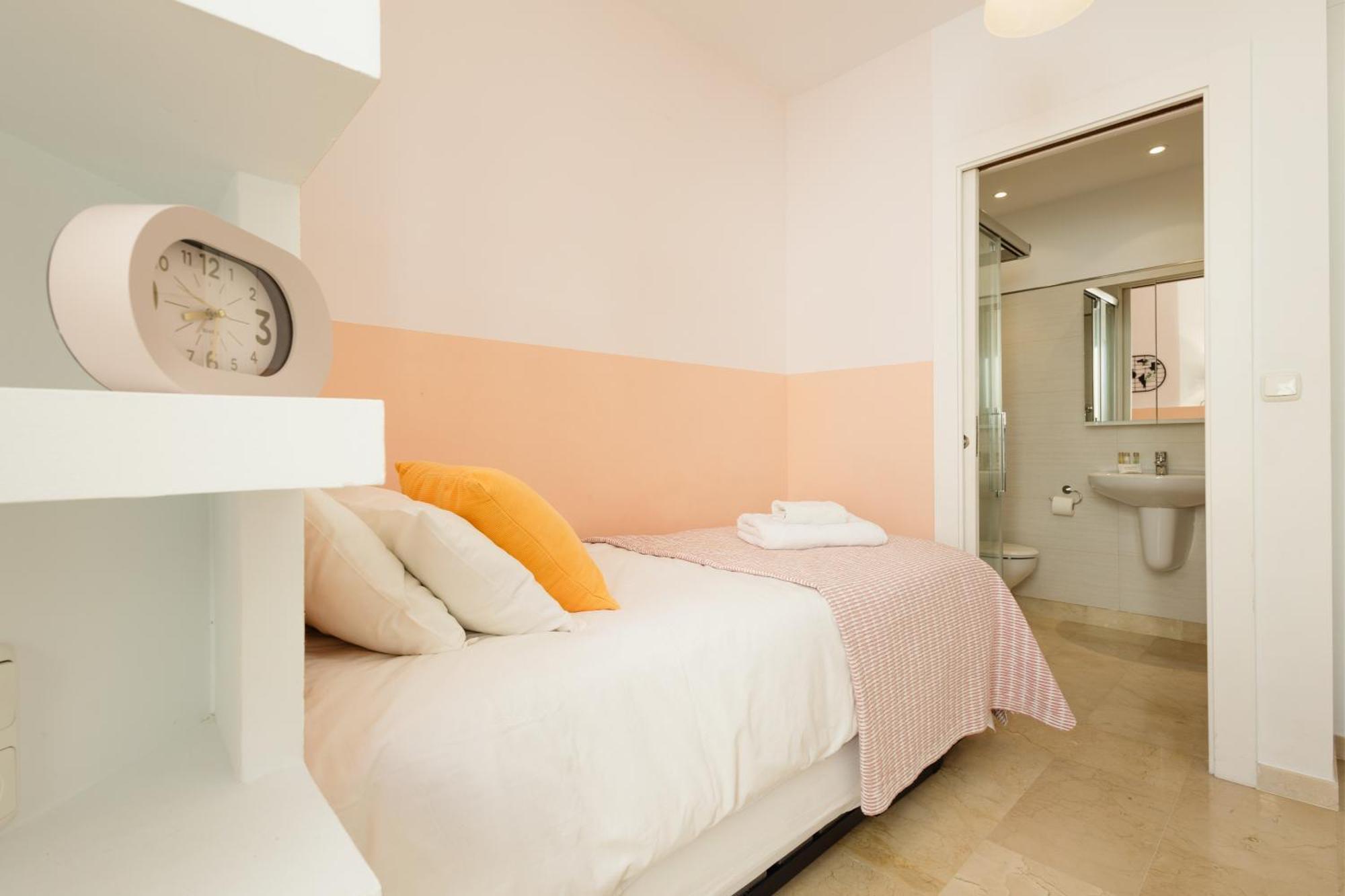 Appartement Front Line Townhouse With Sea Views And South Facing, In Costabella, Marbella