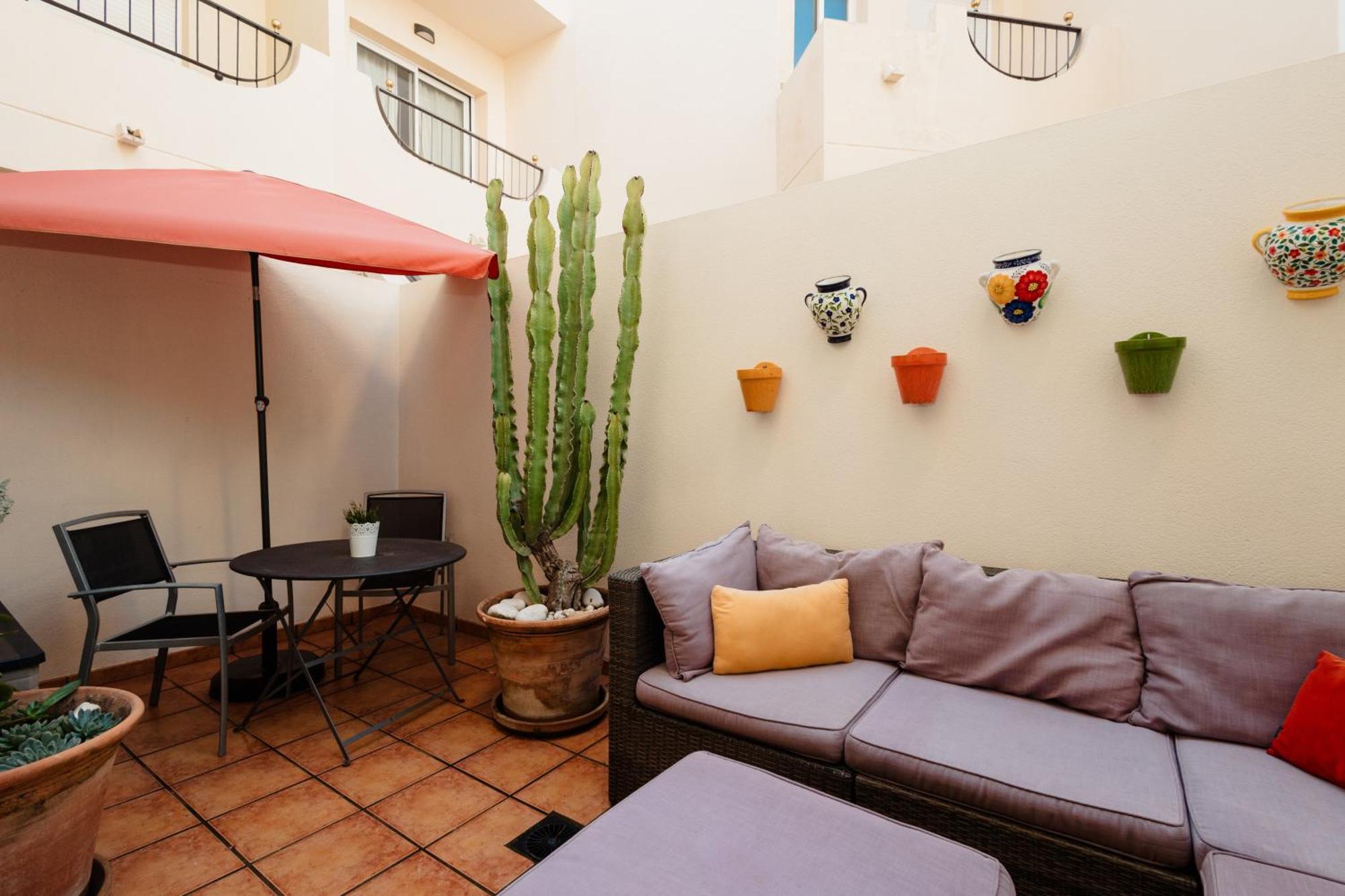 Front Line Townhouse With Sea Views And South Facing, In Costabella, Appartement *