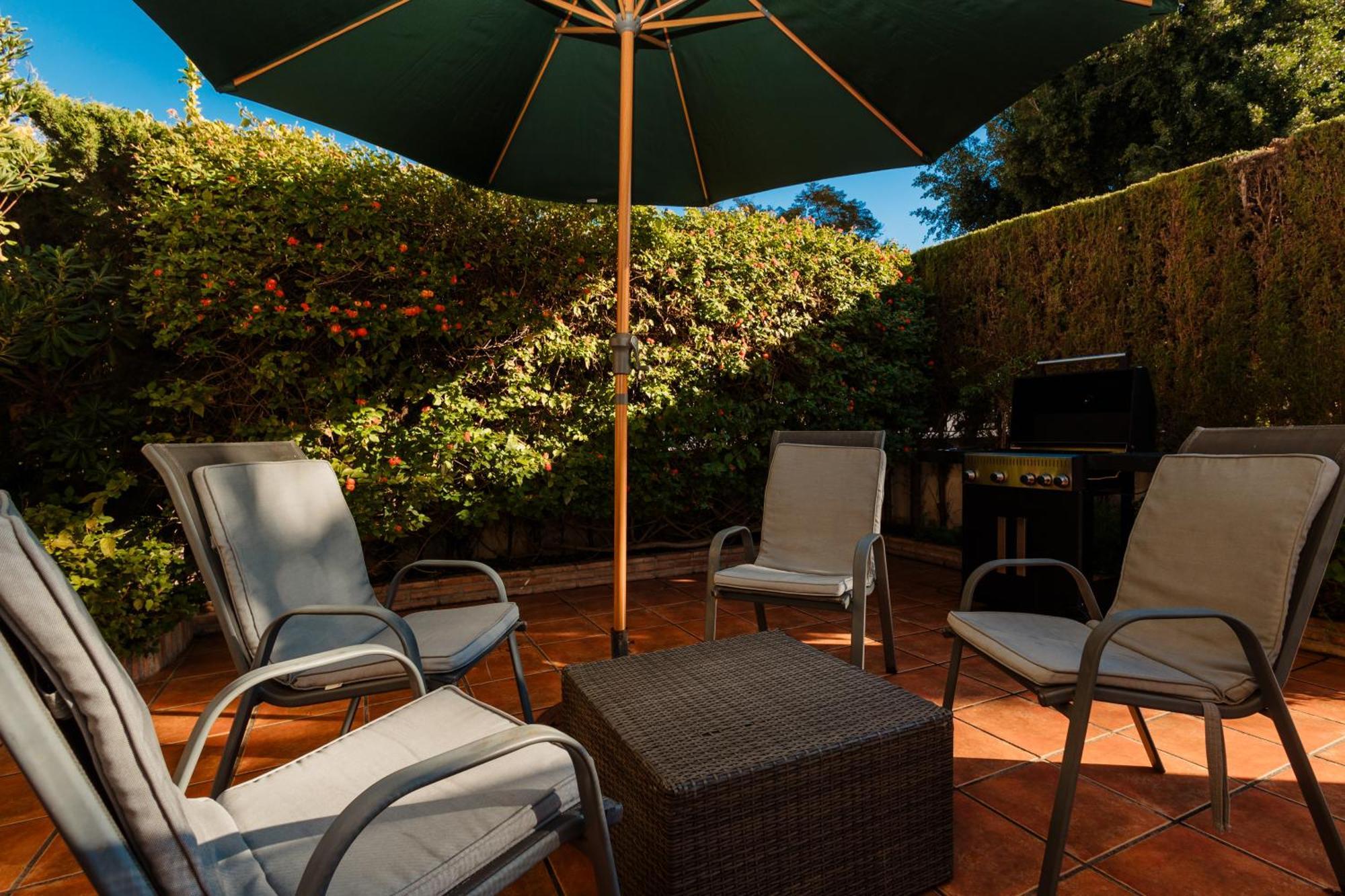 Front Line Townhouse With Sea Views And South Facing, In Costabella, Appartement Marbella